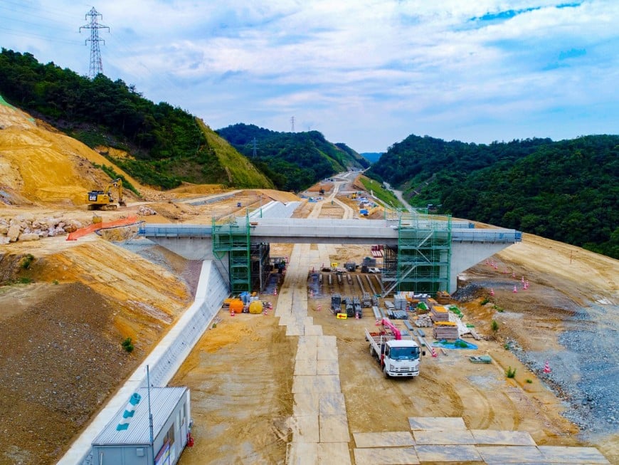 良田跨道橋