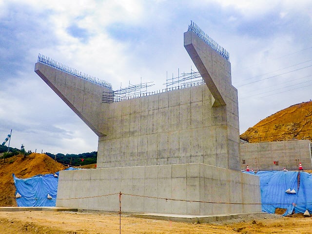 良田跨道橋